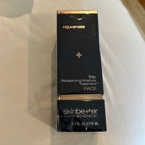 New in packaging! Trio Rebalancing Moisture Treatment 1.7 ml